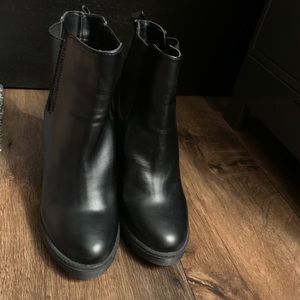 Brand new frida black booties